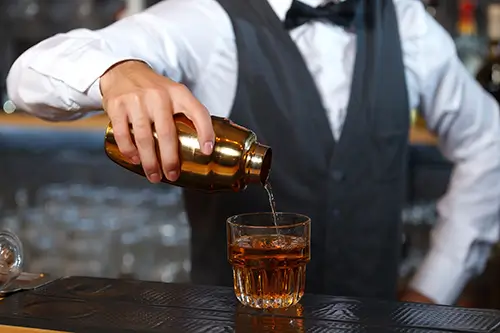 Barkeeper*in